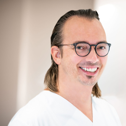 Dr. Philipp Stoll – Zahnarzt, Regionalleiter Mitte